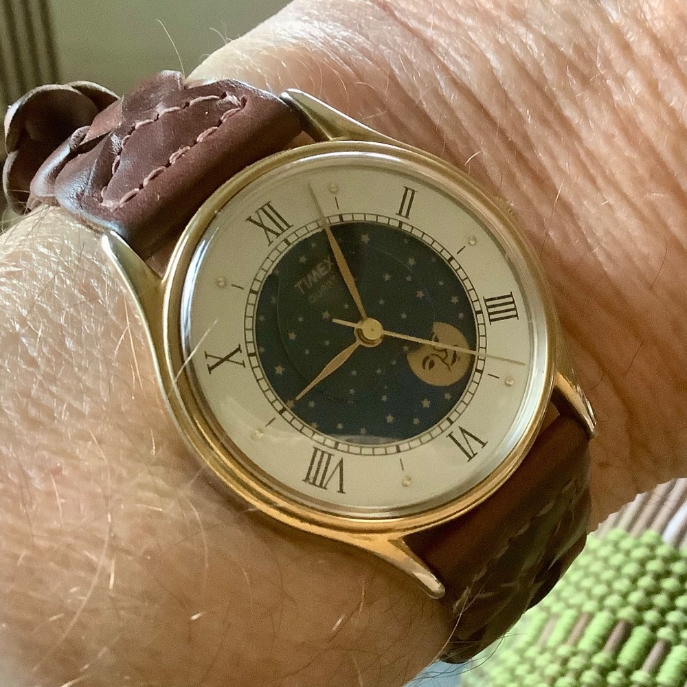 Vintage Timex M CELL Blue Star Moon Phase Quartz wristwatch - Picture 3 of 14